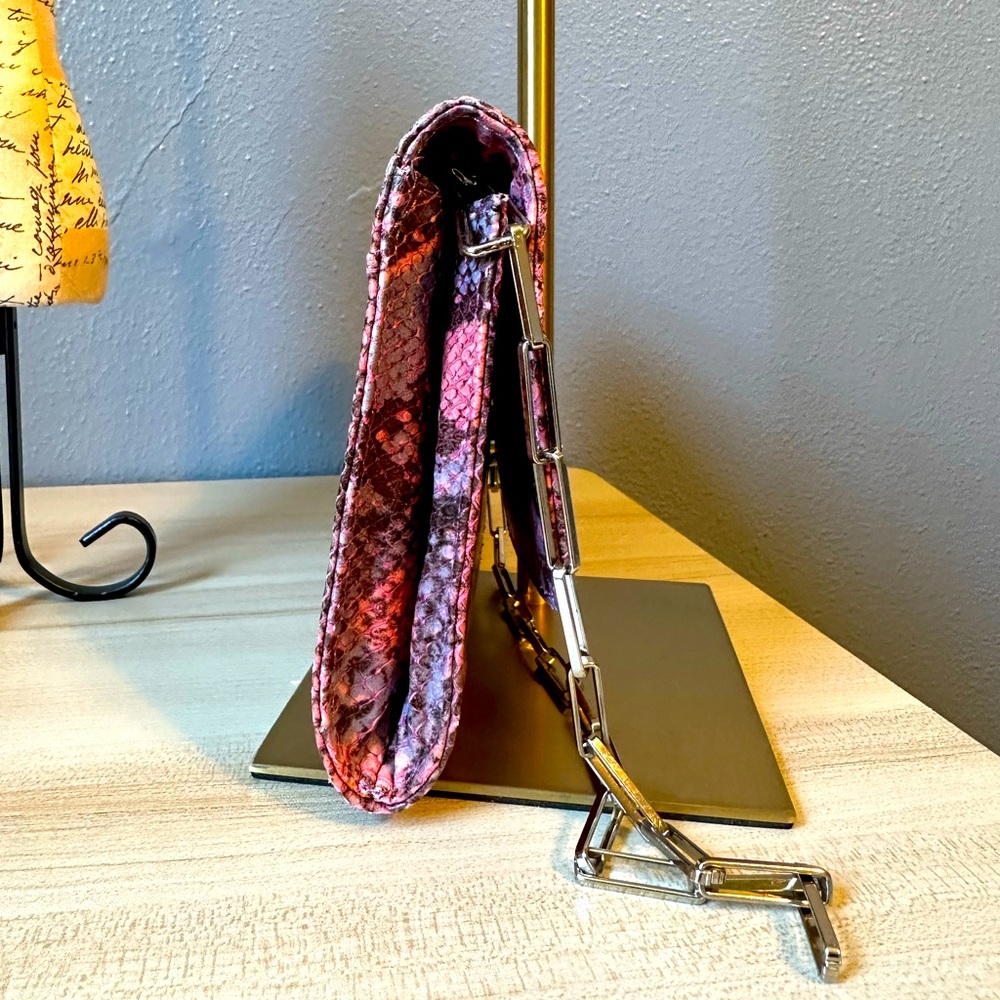 BEBE SNAKESKIN PRINT SHOULDER BAG. - Picture 3 of 8